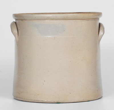 RIEDINGER & CAIRE / POUGHKEEPSIE, New York Stoneware Crock w/ Pecking Chicken Decoration